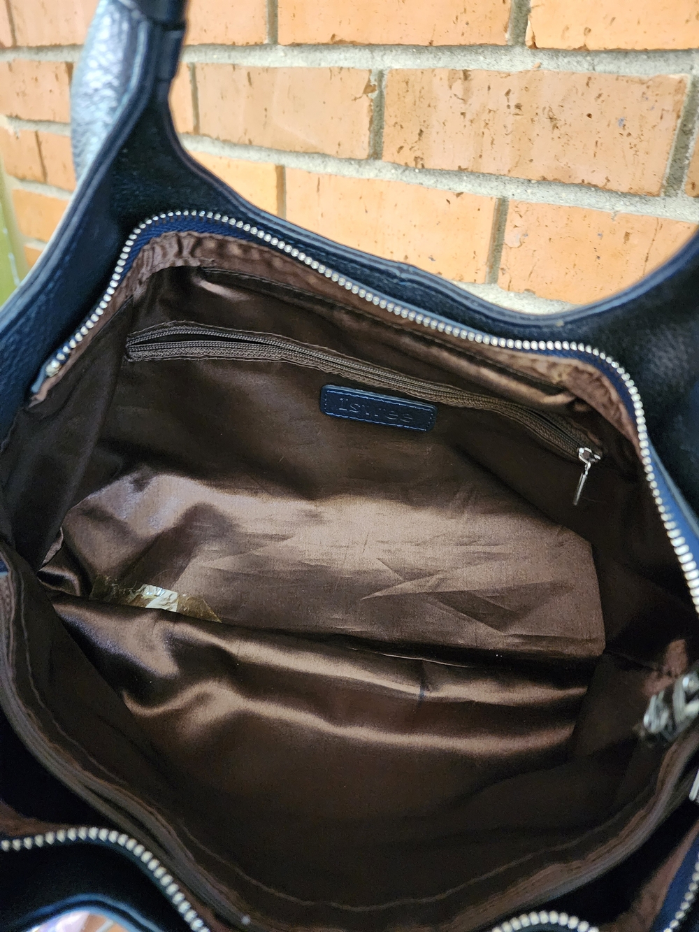 Iswee Navy Pebbled Leather Shoulder Bag - Picture 12 of 17